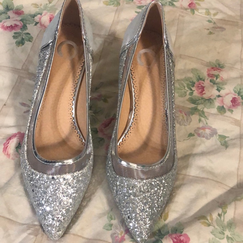 New size 9 formal pair of shoes.